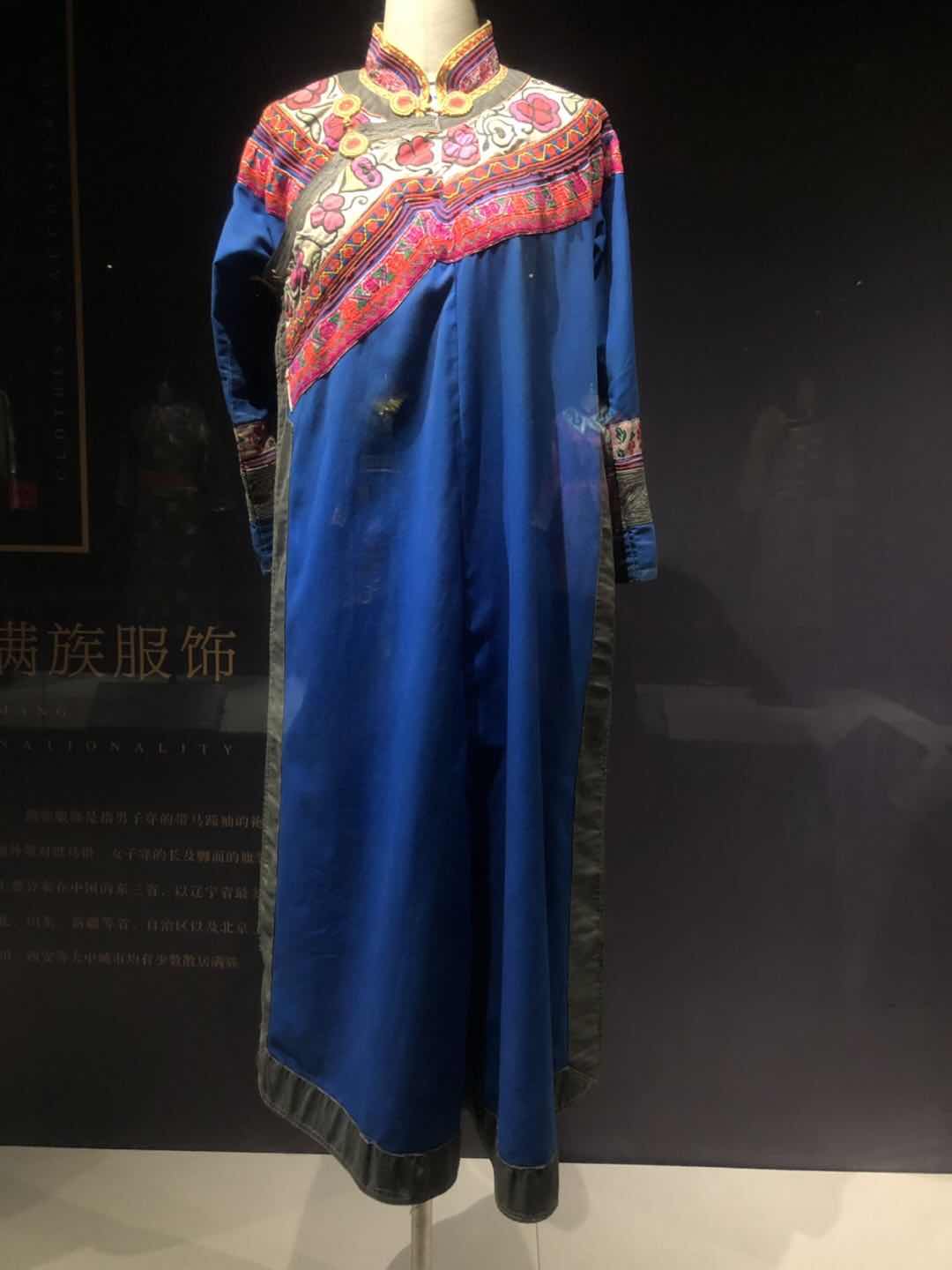 国家非遗 满族刺绣（旗袍领口）-服装博物馆